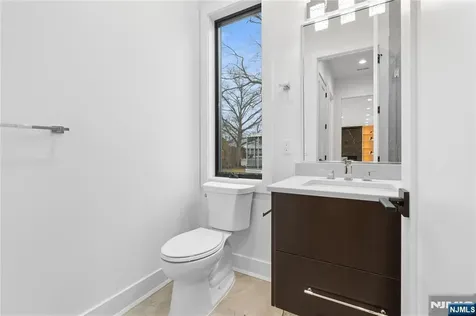 21 Manor Court Glen Rock NJ 07452