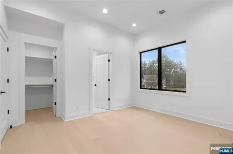 21 Manor Court Glen Rock NJ 07452