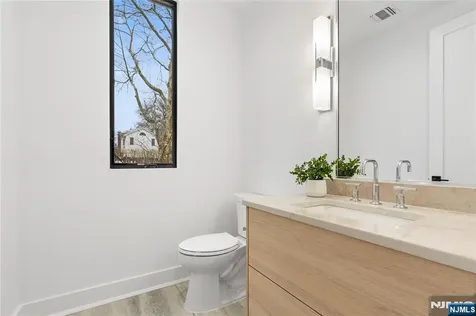 21 Manor Court Glen Rock NJ 07452