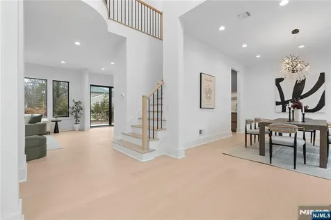 21 Manor Court Glen Rock NJ 07452
