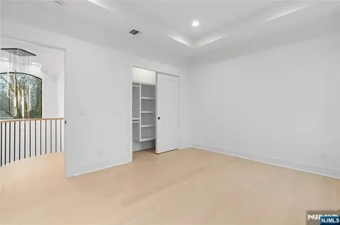 21 Manor Court Glen Rock NJ 07452