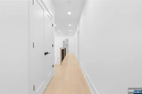 21 Manor Court Glen Rock NJ 07452