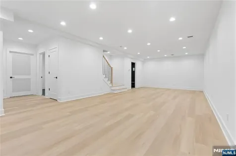 21 Manor Court Glen Rock NJ 07452