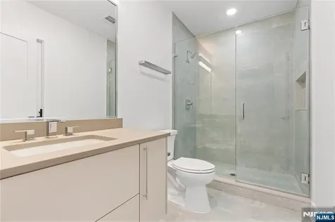21 Manor Court Glen Rock NJ 07452