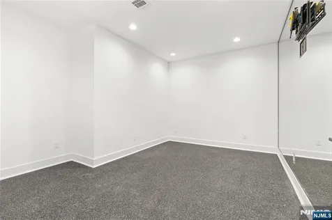 21 Manor Court Glen Rock NJ 07452