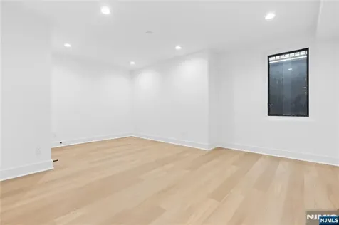 21 Manor Court Glen Rock NJ 07452
