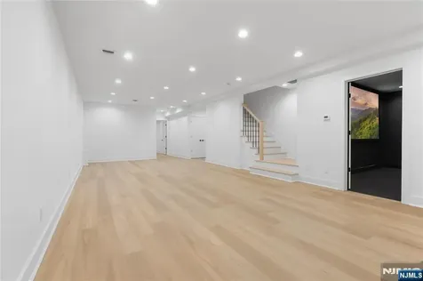 21 Manor Court Glen Rock NJ 07452
