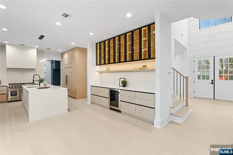 21 Manor Court Glen Rock NJ 07452