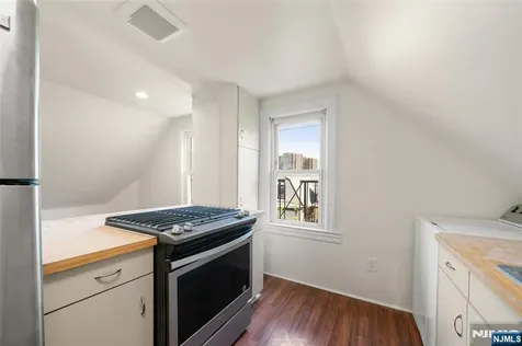8 Cooper Place Weehawken NJ 07086