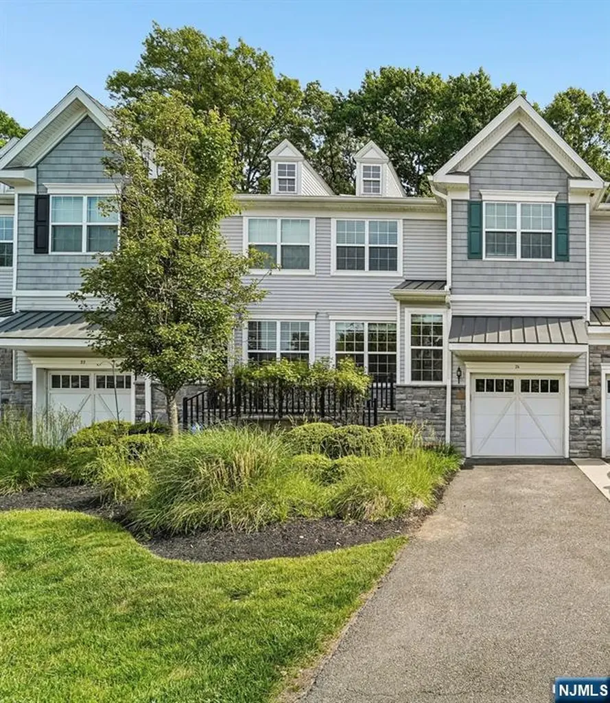 24 Pineview Drive Waldwick NJ 07463