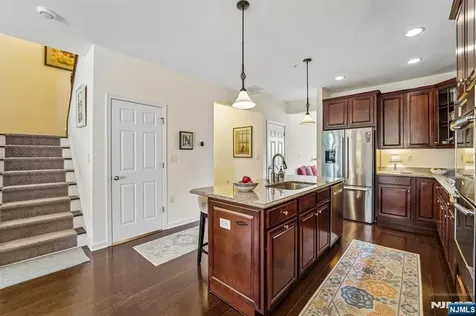 24 Pineview Drive Waldwick NJ 07463
