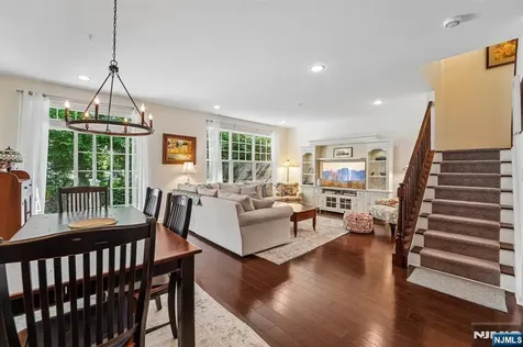 24 Pineview Drive Waldwick NJ 07463