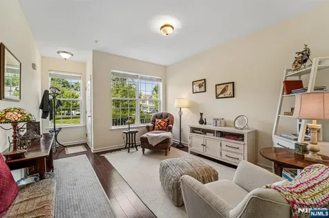 24 Pineview Drive Waldwick NJ 07463