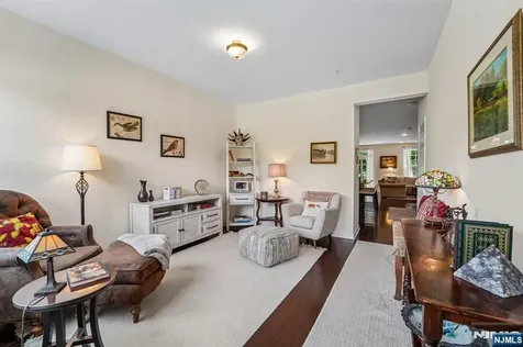 24 Pineview Drive Waldwick NJ 07463