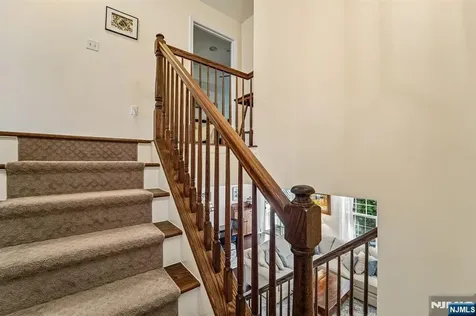 24 Pineview Drive Waldwick NJ 07463