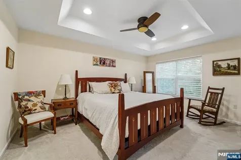 24 Pineview Drive Waldwick NJ 07463