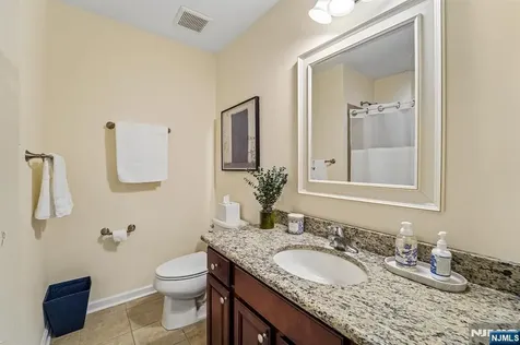 24 Pineview Drive Waldwick NJ 07463