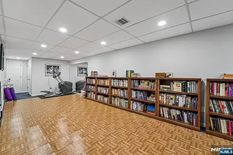 24 Pineview Drive Waldwick NJ 07463