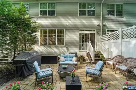 24 Pineview Drive Waldwick NJ 07463