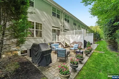 24 Pineview Drive Waldwick NJ 07463