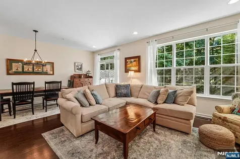 24 Pineview Drive Waldwick NJ 07463