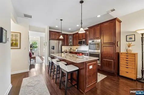 24 Pineview Drive Waldwick NJ 07463
