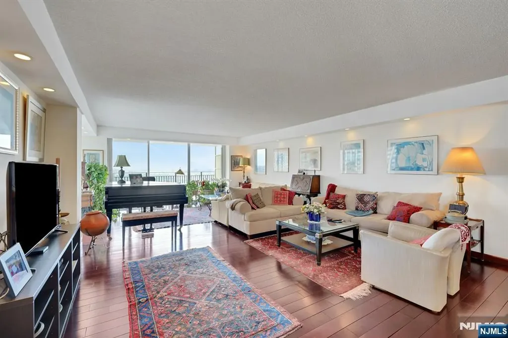 1530 Palisade Avenue Fort Lee NJ 07024