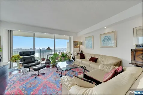 1530 Palisade Avenue Fort Lee NJ 07024
