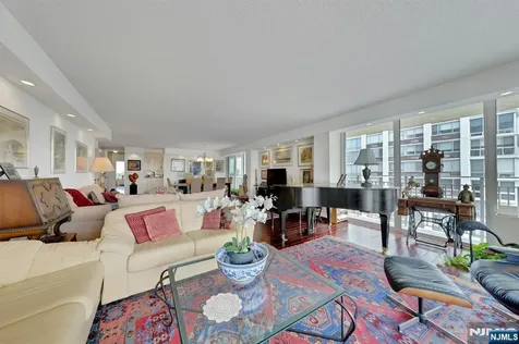 1530 Palisade Avenue Fort Lee NJ 07024