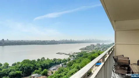 1530 Palisade Avenue Fort Lee NJ 07024