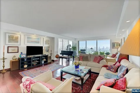 1530 Palisade Avenue Fort Lee NJ 07024