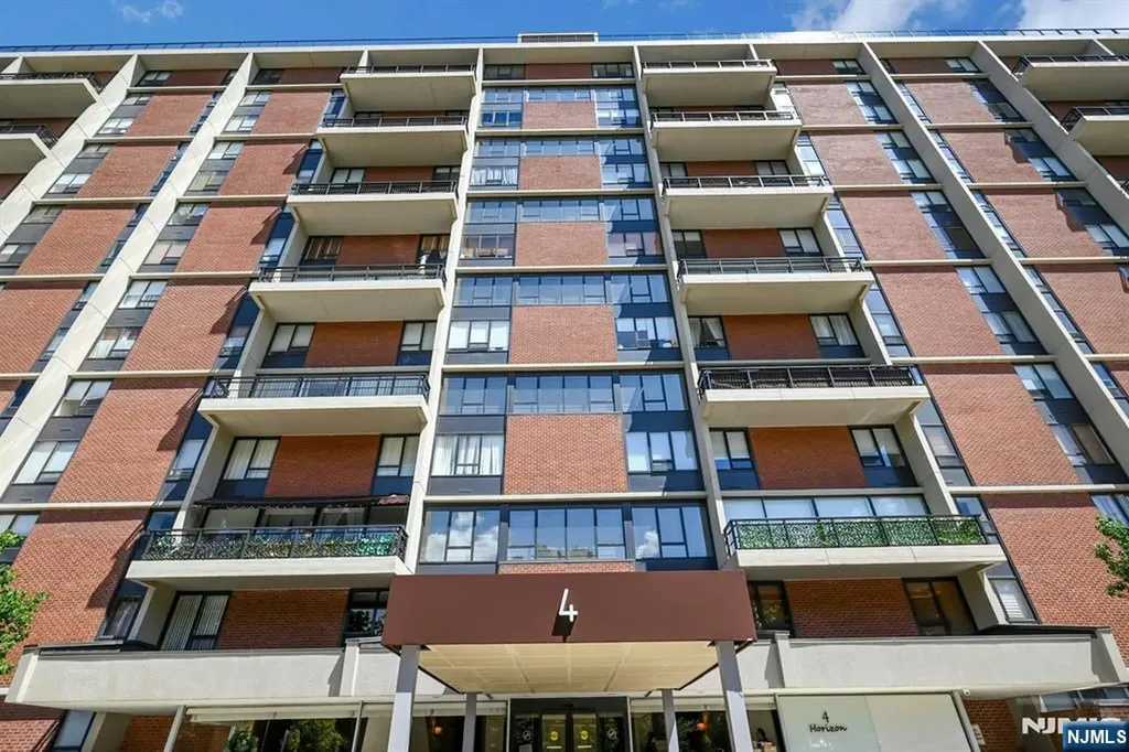 4 Horizon Fort Lee NJ 07024