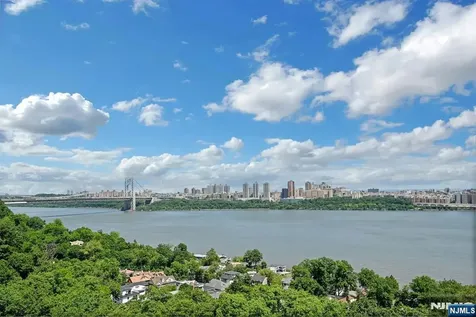 4 Horizon Fort Lee NJ 07024