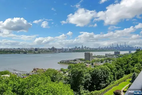 4 Horizon Fort Lee NJ 07024
