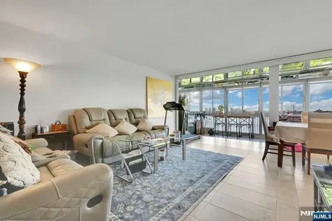 4 Horizon Fort Lee NJ 07024