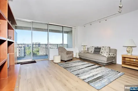 5 Horizon Fort Lee NJ 07024