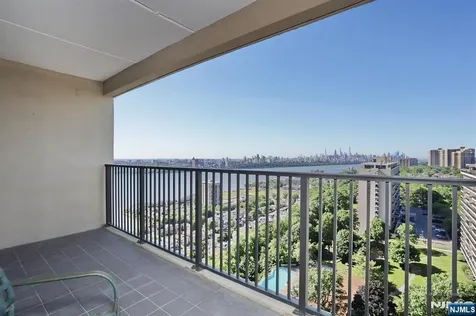 5 Horizon Fort Lee NJ 07024
