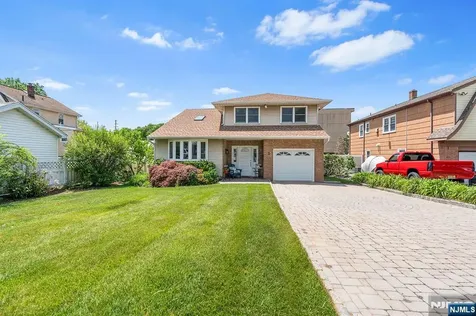 2 Violet Court Bergenfield NJ 07621