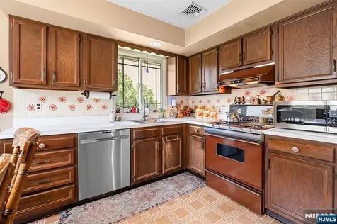 2 Violet Court Bergenfield NJ 07621