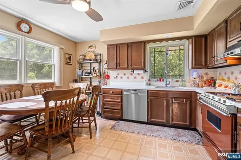 2 Violet Court Bergenfield NJ 07621