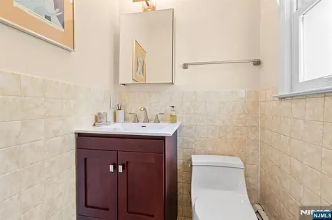 2 Violet Court Bergenfield NJ 07621