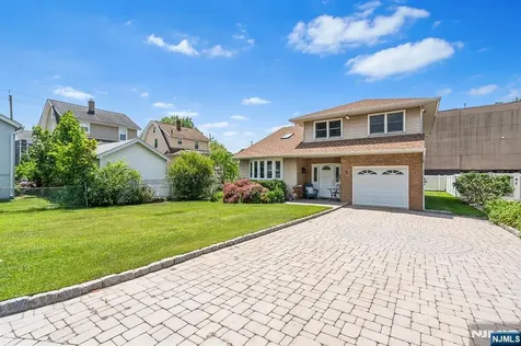 2 Violet Court Bergenfield NJ 07621