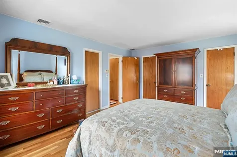 2 Violet Court Bergenfield NJ 07621