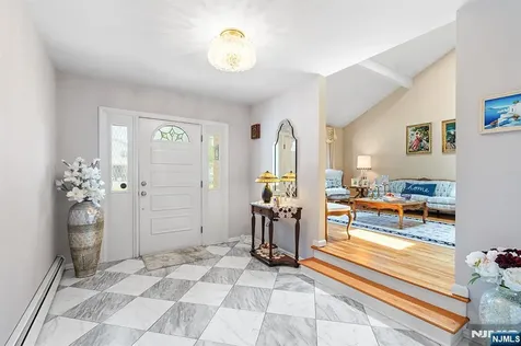 2 Violet Court Bergenfield NJ 07621