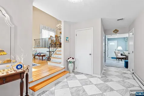 2 Violet Court Bergenfield NJ 07621