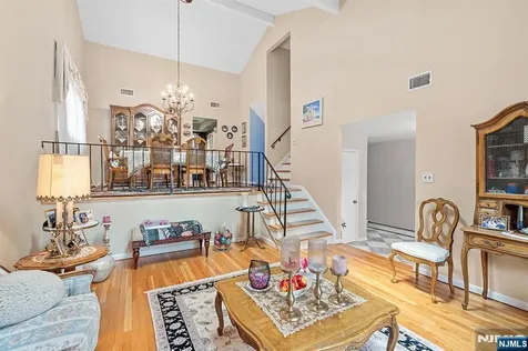 2 Violet Court Bergenfield NJ 07621