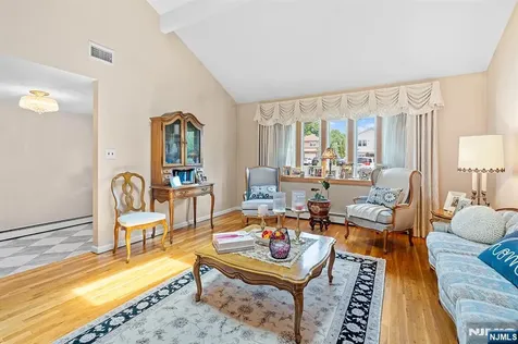 2 Violet Court Bergenfield NJ 07621