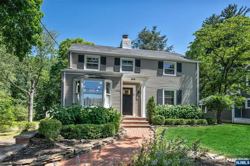 979 Salem Lane Ridgewood NJ 07450