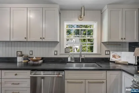 979 Salem Lane Ridgewood NJ 07450