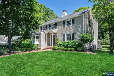 979 Salem Lane Ridgewood NJ 07450